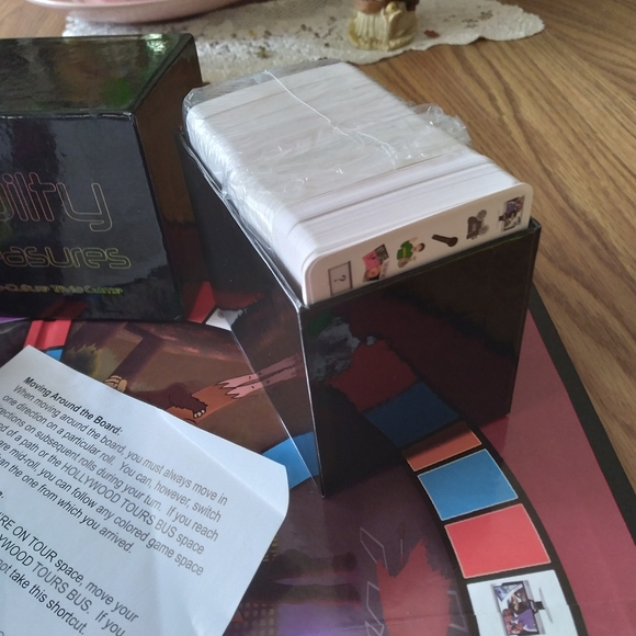 GUILTY PLEASURES POP CULTURE TRIVIA BOARD GAME - TV MOVIES MUSIC BOOKS TABLOIDS - Picture 4 of 16